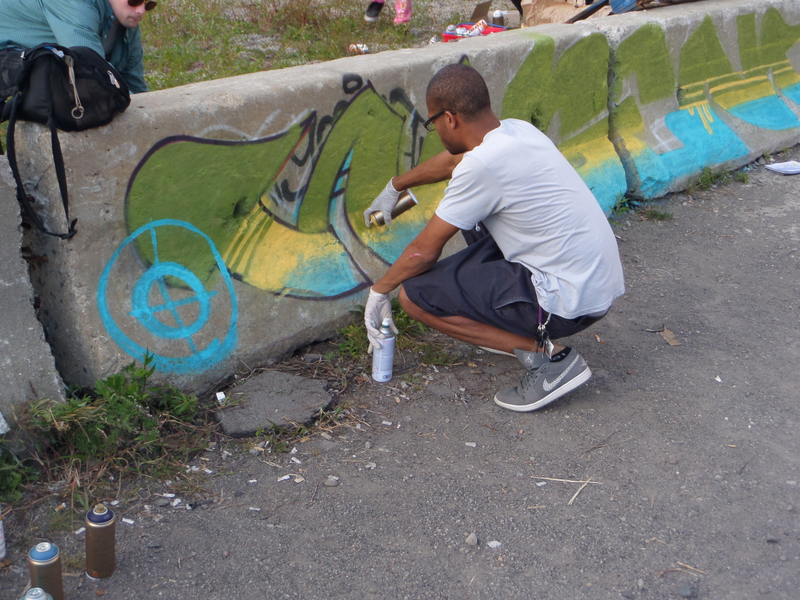 Illustration for article titled Burnouts, Grafitti And 'Sketchbattling' On Detroit's North End